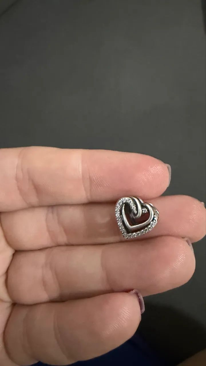 Berloque Pandora Prata Coração Entrelaçado com Zircônias - Foto 5
