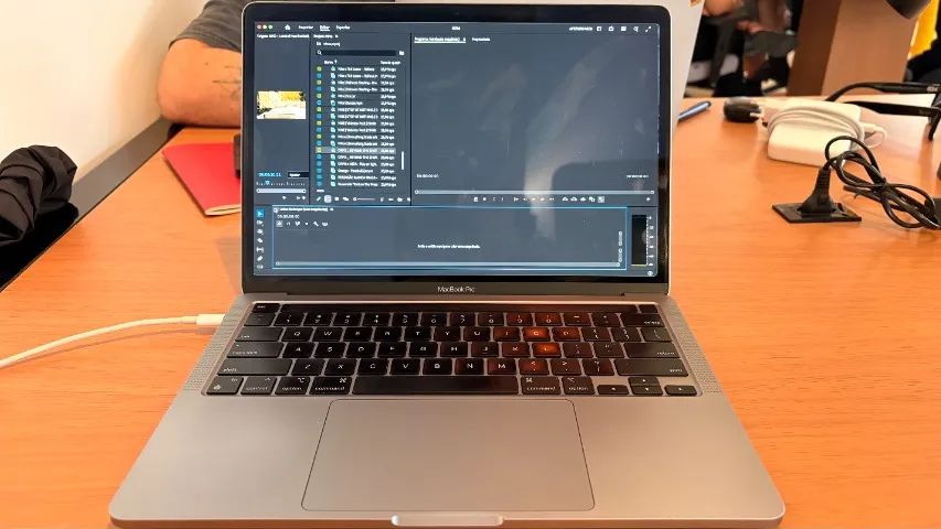 MACBOOK PRO M2 2022 8GB RAM 256GB SSD 13'