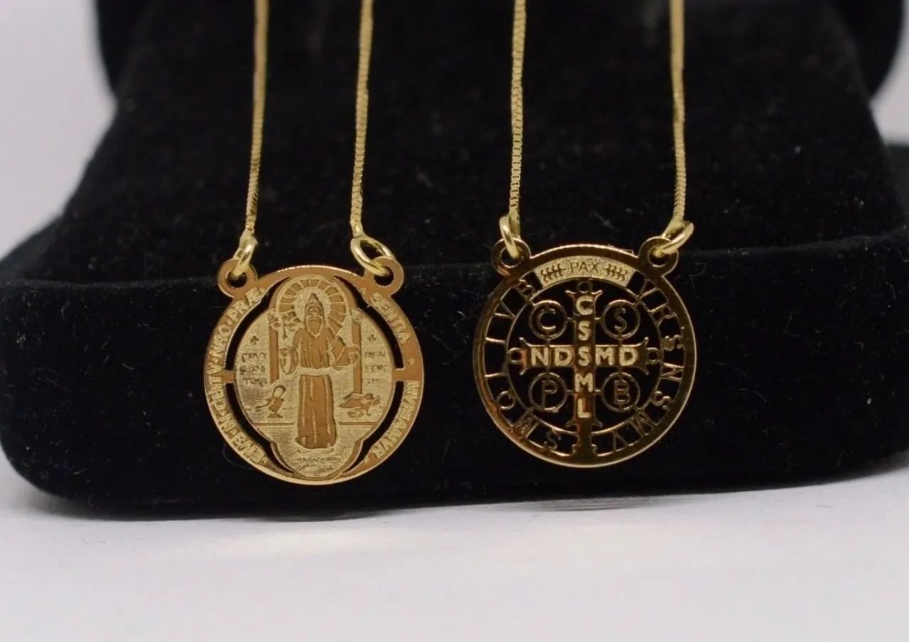 Escapulário de São Bento em Ouro 18k