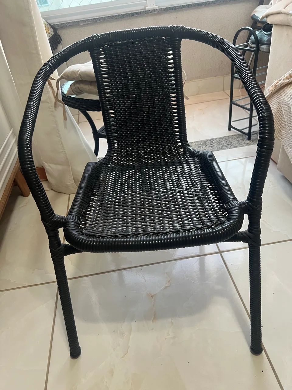 Conjunto mesa centro com 2 cadeiras fibra - Foto 4