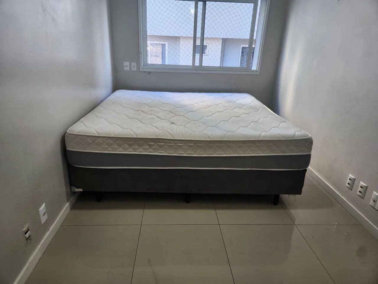 Cama box king size em bom estado - Foto 2