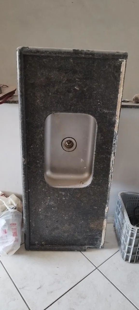 Tel : * Janela/Pia/Báscula 