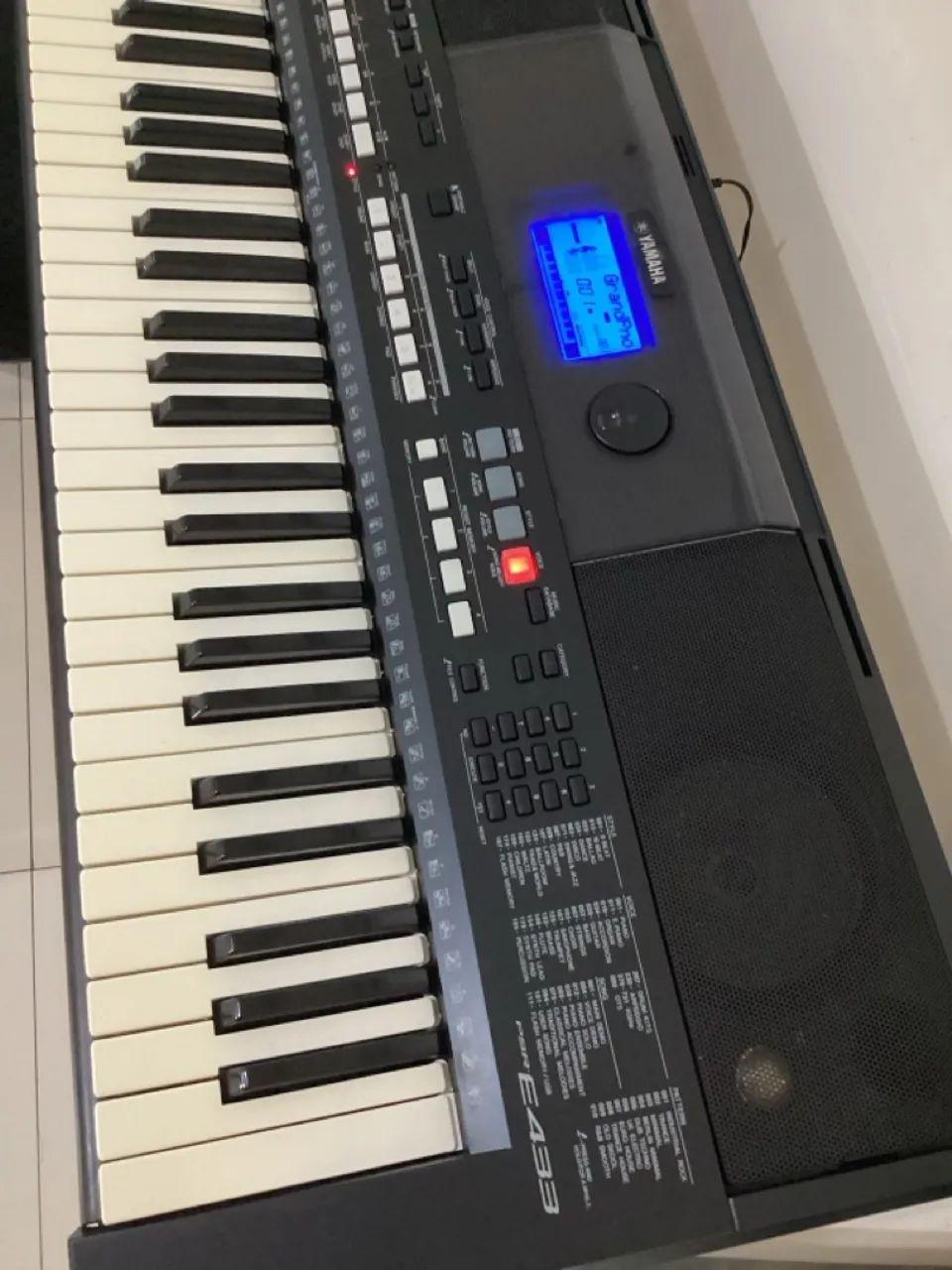 Teclado YAMAHA PSR E433 (pega Pen Drive) - Foto 2