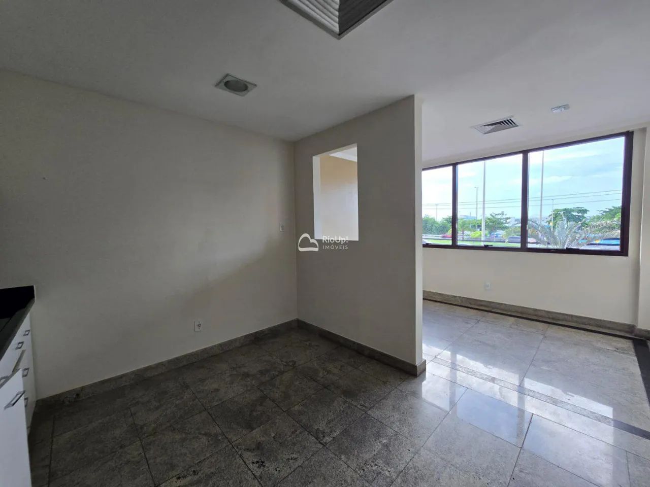 Sala Comercial - Centro Médico Richet - Barra da Tijuca REF: 10084