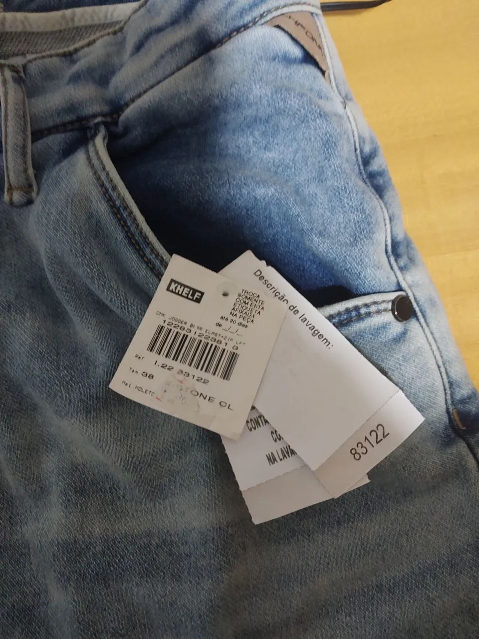 Kit feminino com 2 camisetas e calça jeans tam. 38 - Foto 3