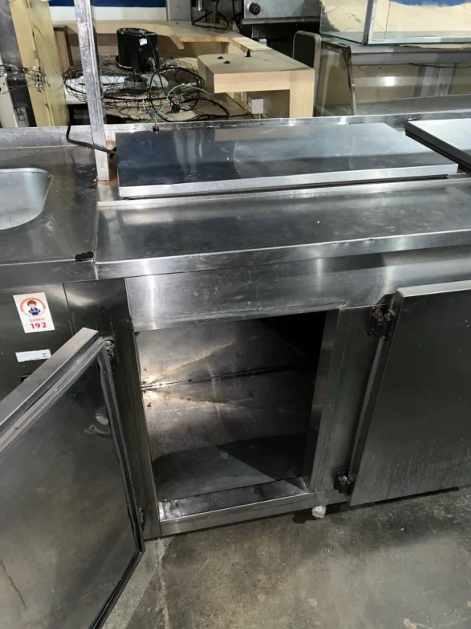 balcão inox - com pizzaiolo - com pia e espaço para cubas refrigerado - Foto 3