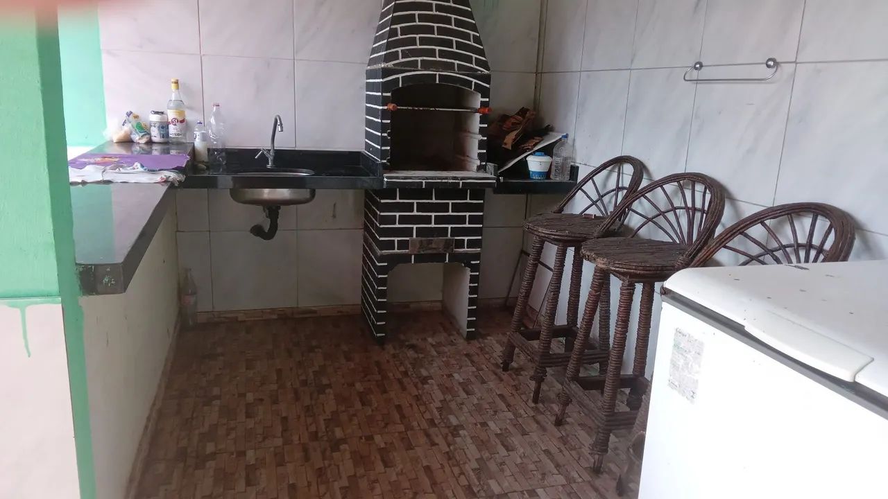 Casa com piscina ,2 pavimentos 