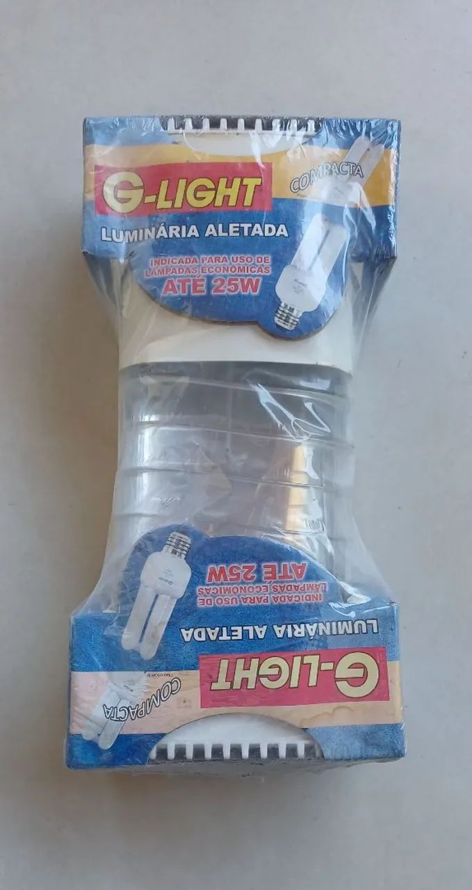  Luminária aletada compacta da marca G-Light.