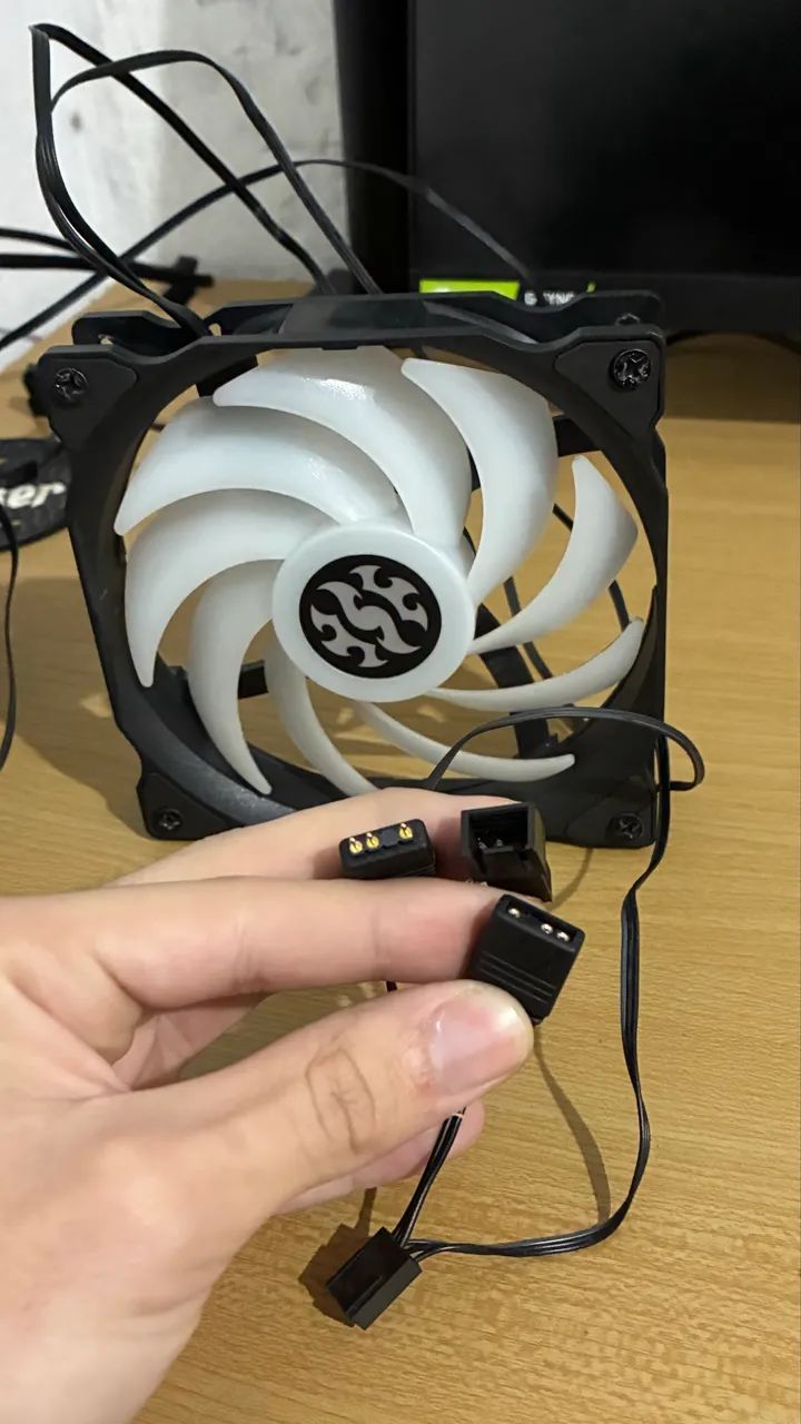 Ventoinhas RBG e 1 ARGB, sentido normal de ar  - Foto 5