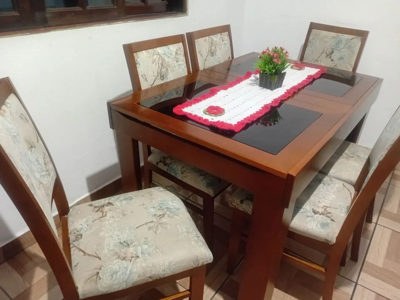 Mesa com 6 cadeiras $1.100 - Foto 2