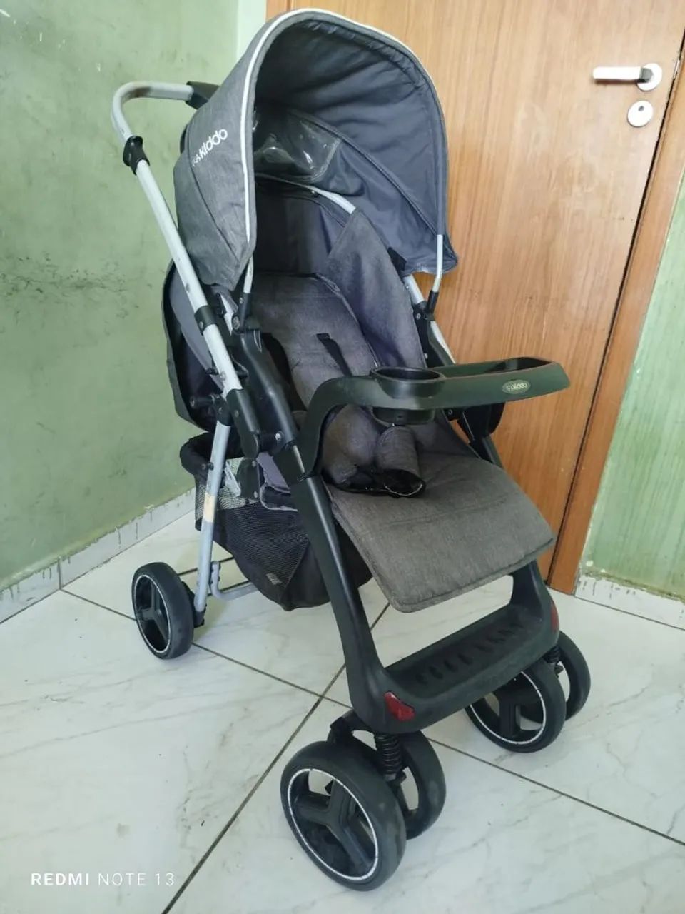 Carrinho de bebê marca kiddo semi novo 