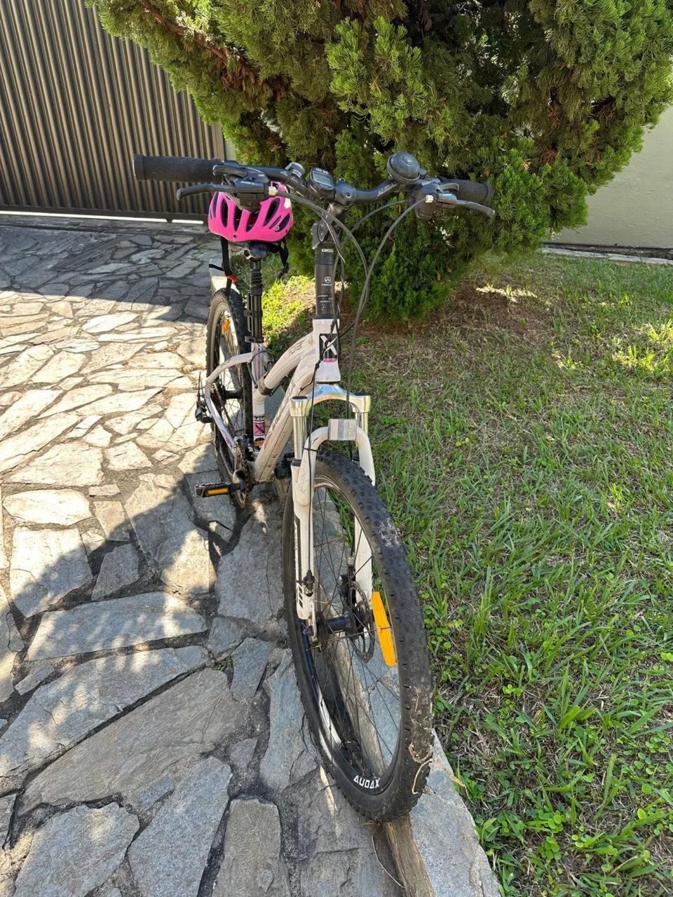 Moutain Bike Audax - Brancas e Roxa Aro 26 - Foto 2