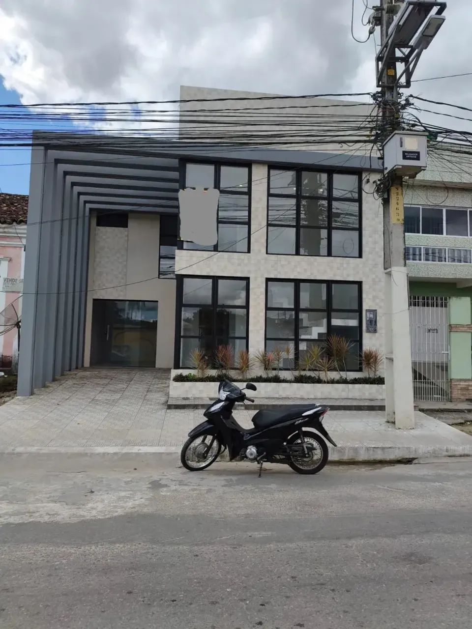 ALUGO EXCELENTE PREDIO NOVO COM 20 SALAS NO CENTRO DE GOIANA - PE
