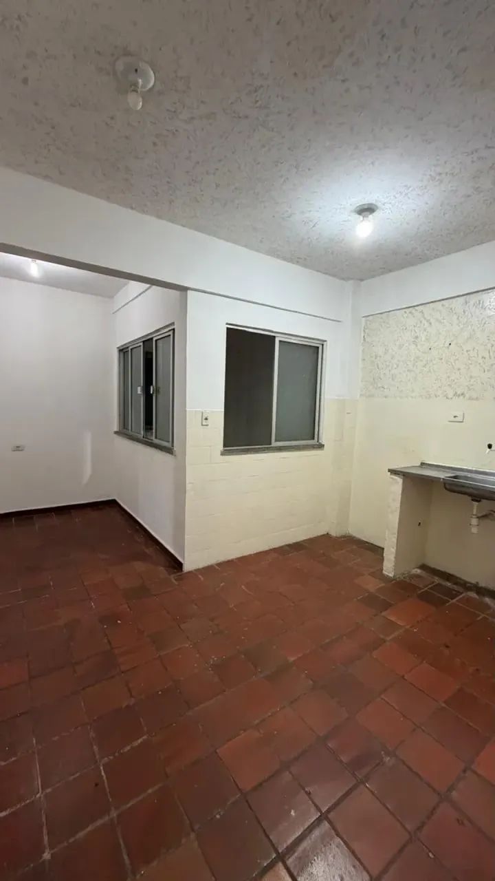 ALUGO ÓTIMO APARTAMENTO, 2º ANDAR, COM 2 QUARTOS - CENTRO - Foto 3