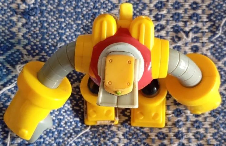 ( Leia ) Boneco Guts Man Mega Man McDonald's 2006 - Foto 3