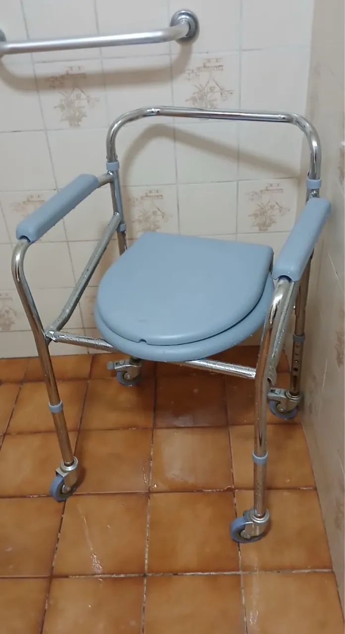 Cadeira higiênica para idoso 