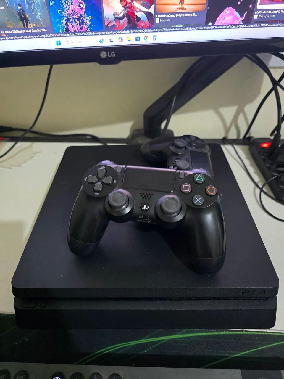 PS4 SLIM 1TB 2 CONTROLES