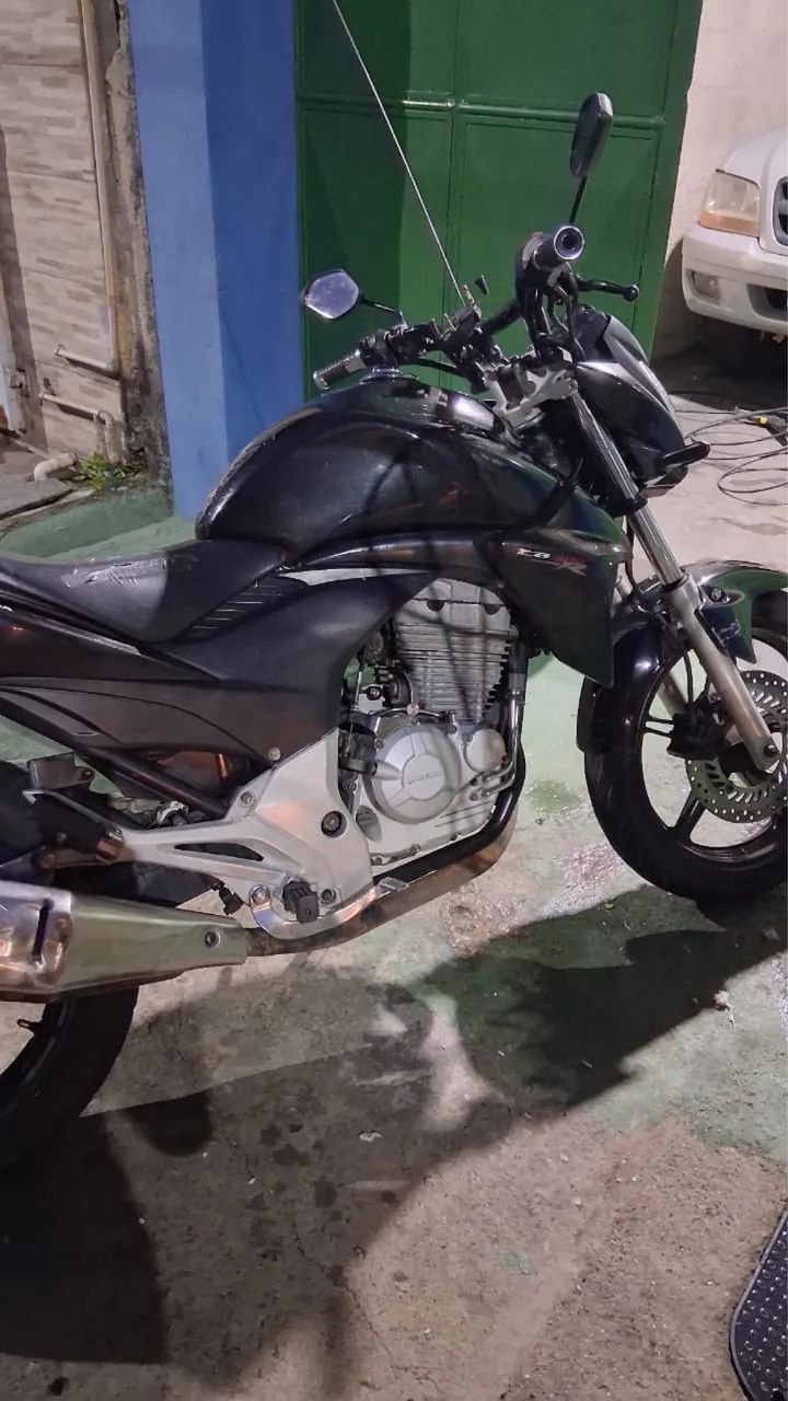 CB 300