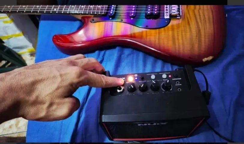 Amplificador mini bluetooth para guitarra e baixo - Foto 2