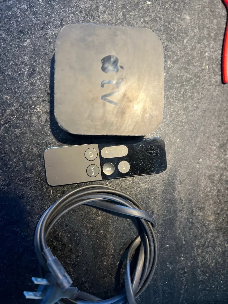 Apple TV 4K 1ª geração 2017 4K 32GB preto - Modelo A1842 - Foto 4