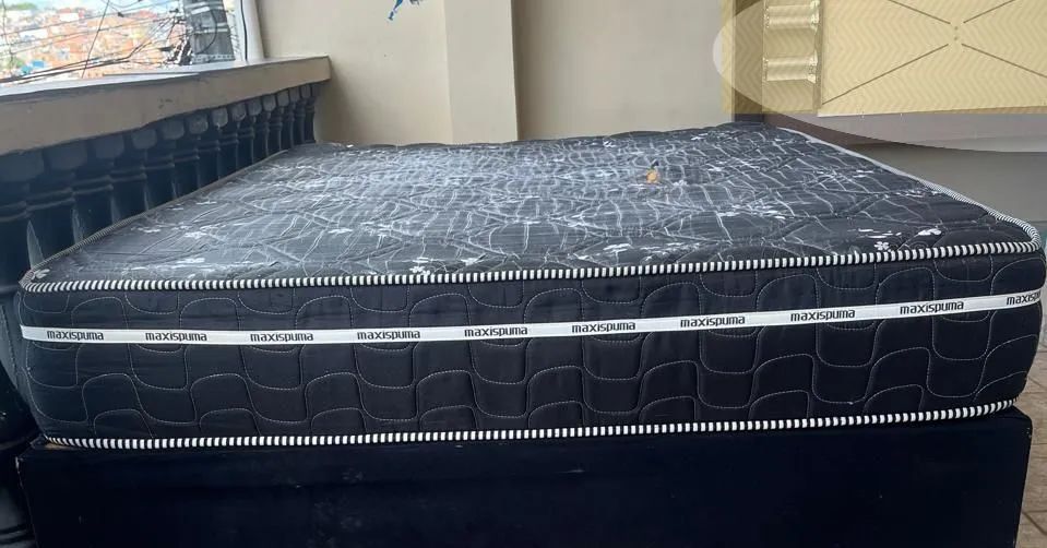 Colchão casal Maxpuma Plus com molas ensacadas.