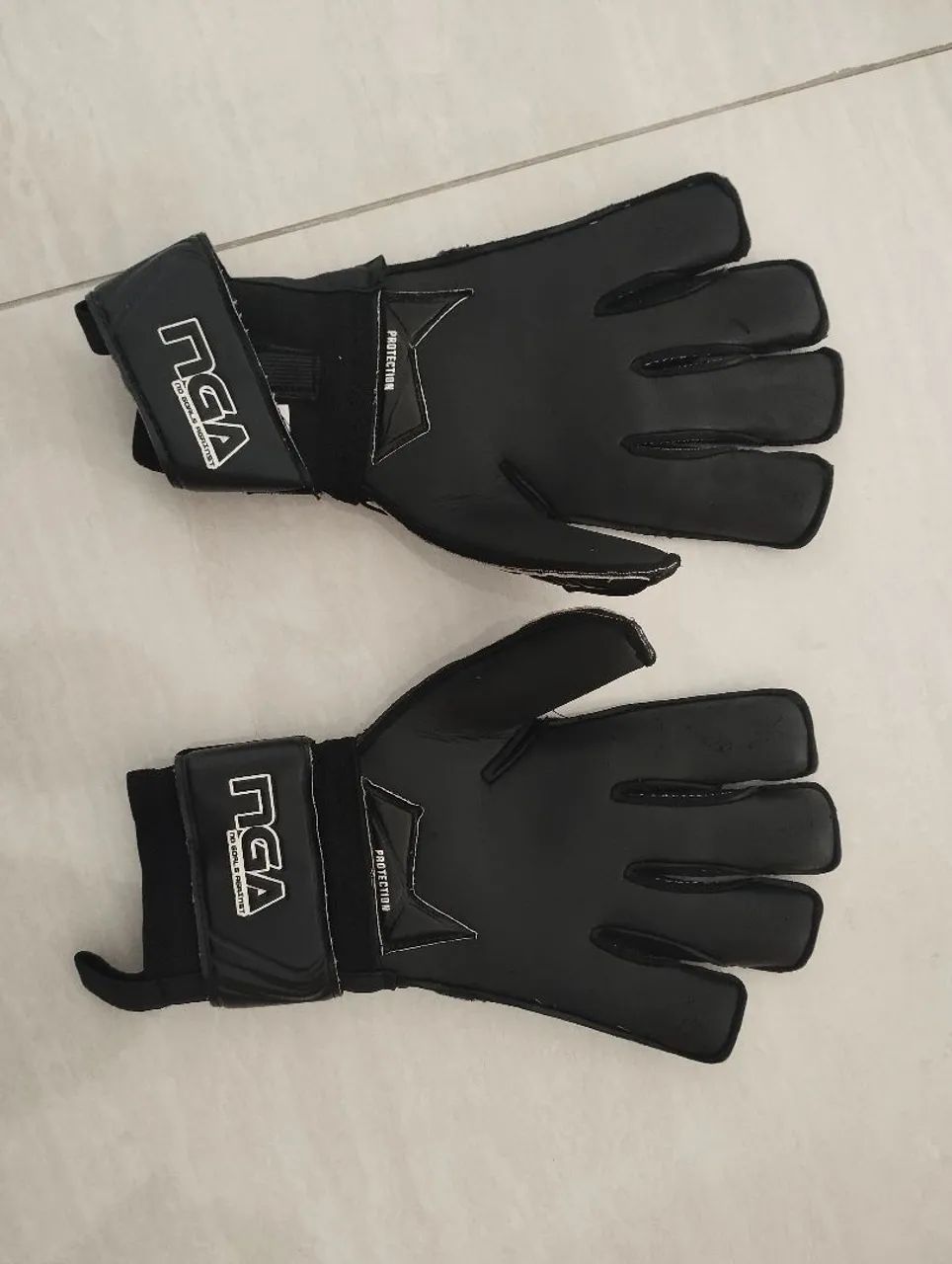 Luvas de goleiro usadas  - Foto 2