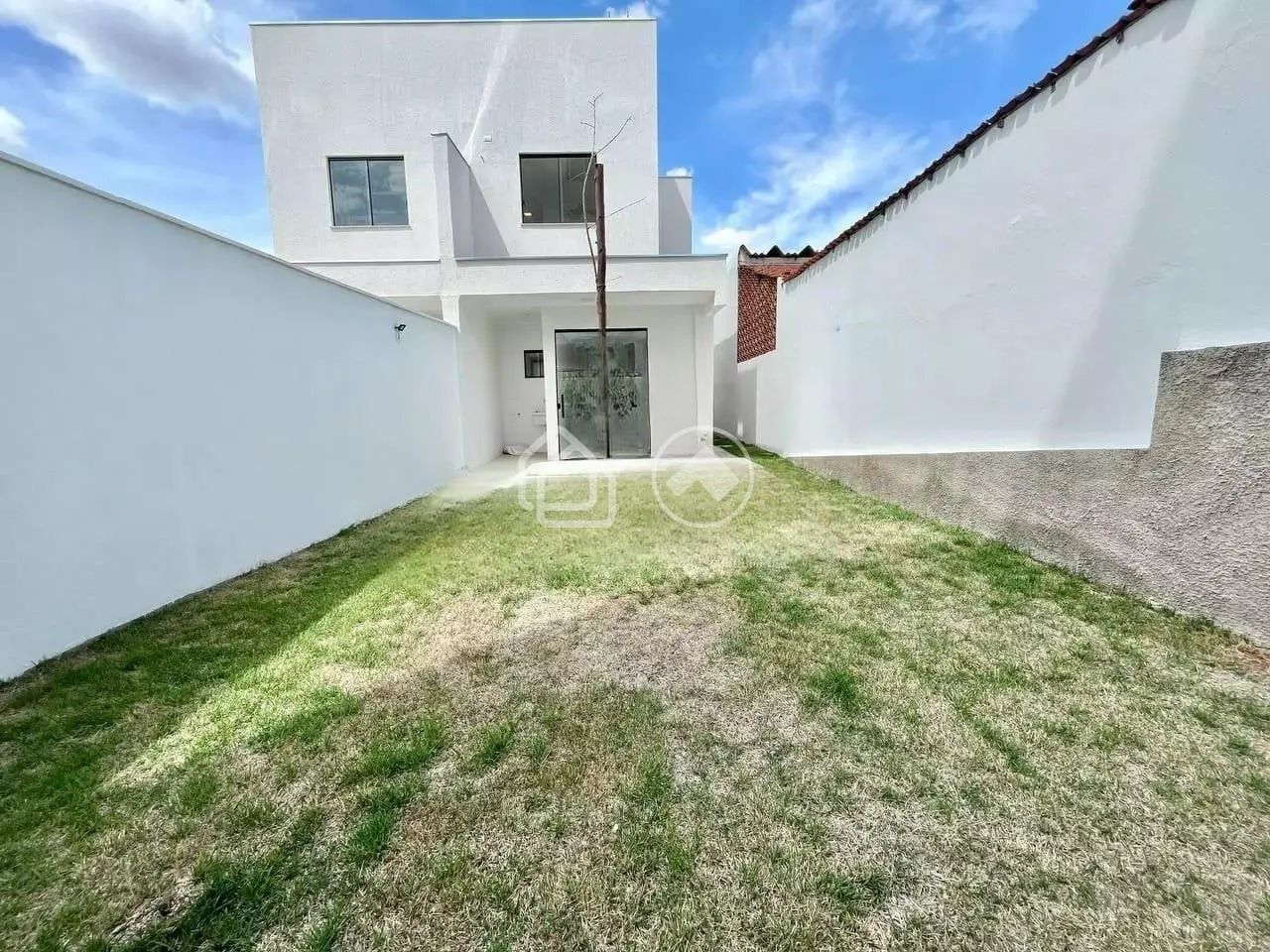 Casa Geminada Triplex de Alto Padrão no Planalto  3 Quartos, 4 Vagas! - Foto 6