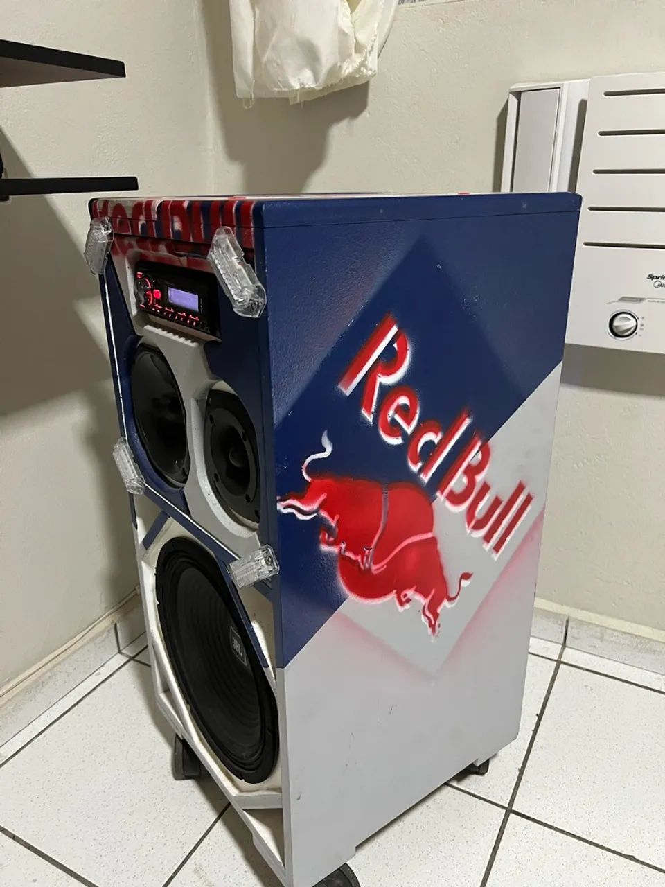 Vendo Caixa bob Redbull - Foto 2