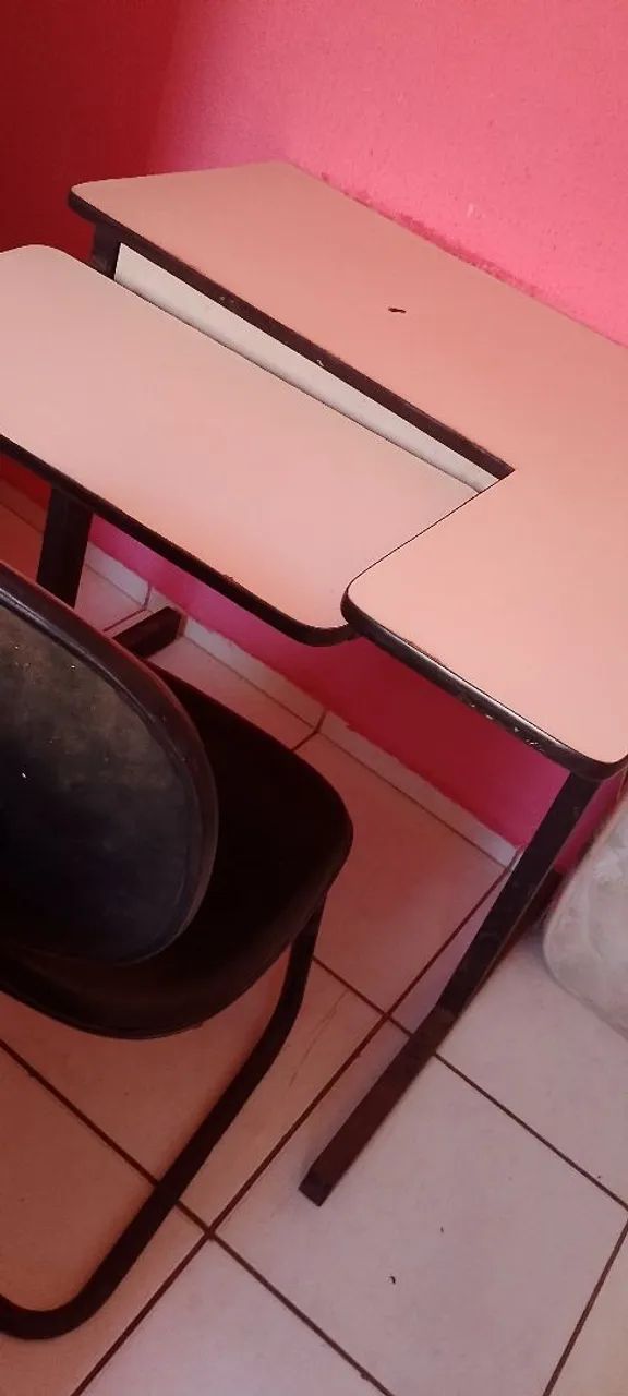 Mesa para computador e cadeira 