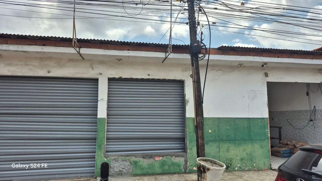 Ponto comercial e casa