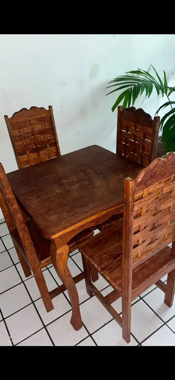 Mesa de jantar madeira de lei