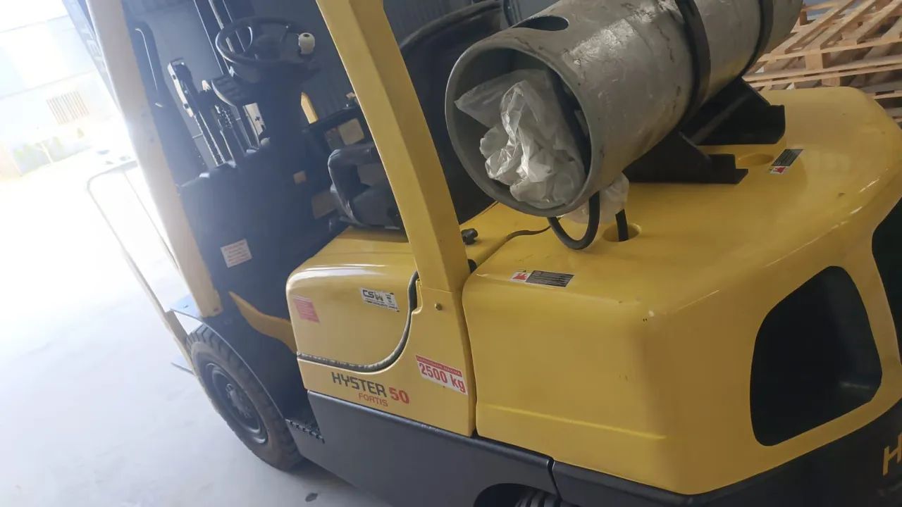 Empilhadeira Marca Hyster 2.5 Toneladas - Foto 6