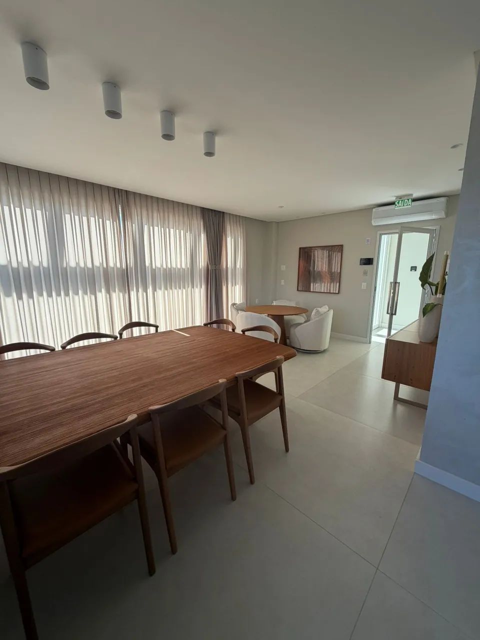 Excelente loft 0k, 100% mobiliado e decorado com cama de casal, armários, rack, sofá, mesa - Foto 4