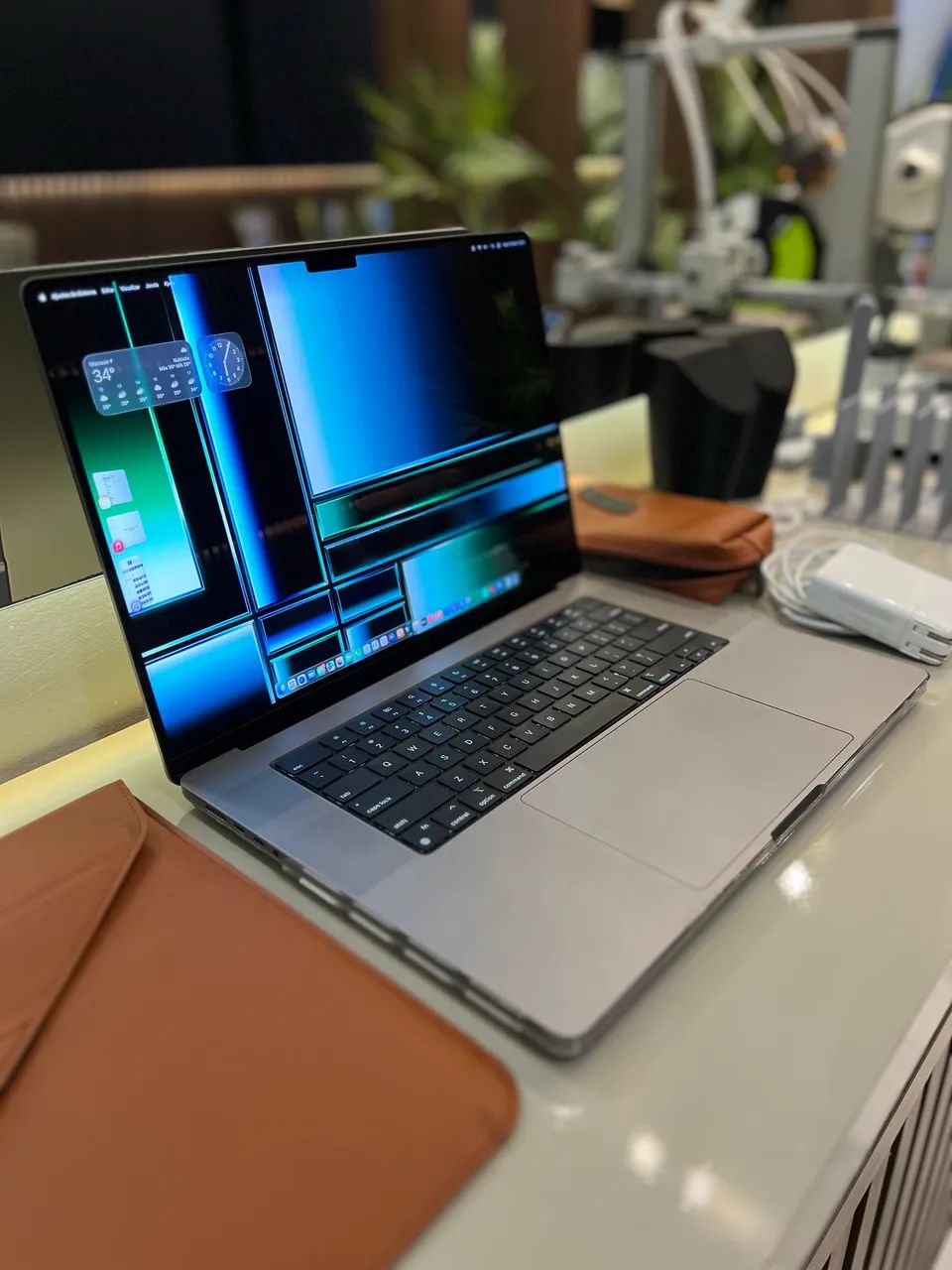 MACBOOK PRO 16 M1 Pro impecável com acessórios - Notebooks