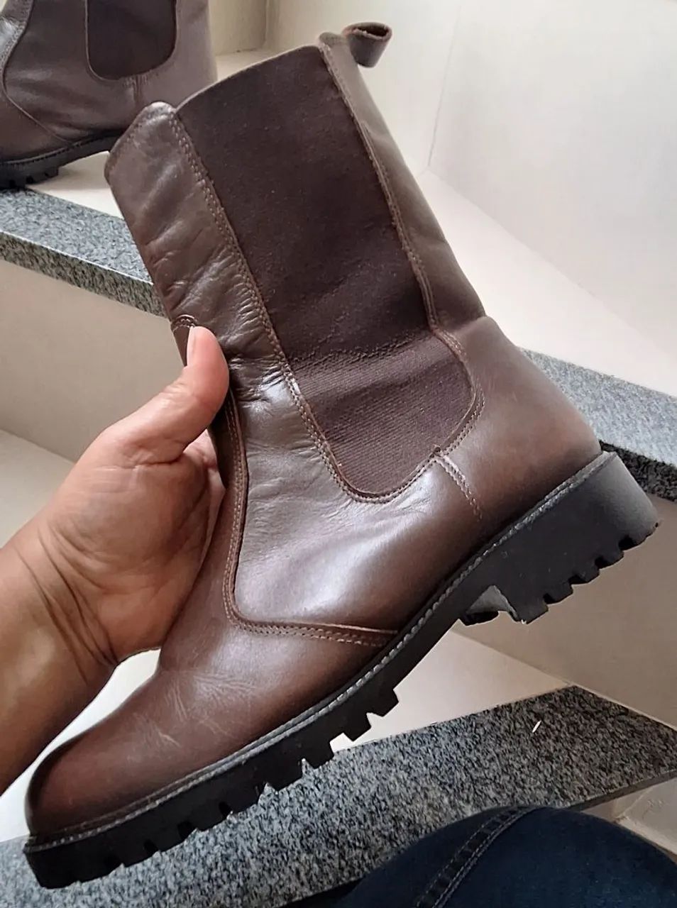 Bota tratorada couro marrom - Foto 3