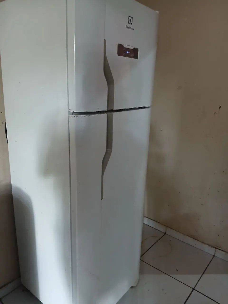 Vendo geladeira eletrolux 