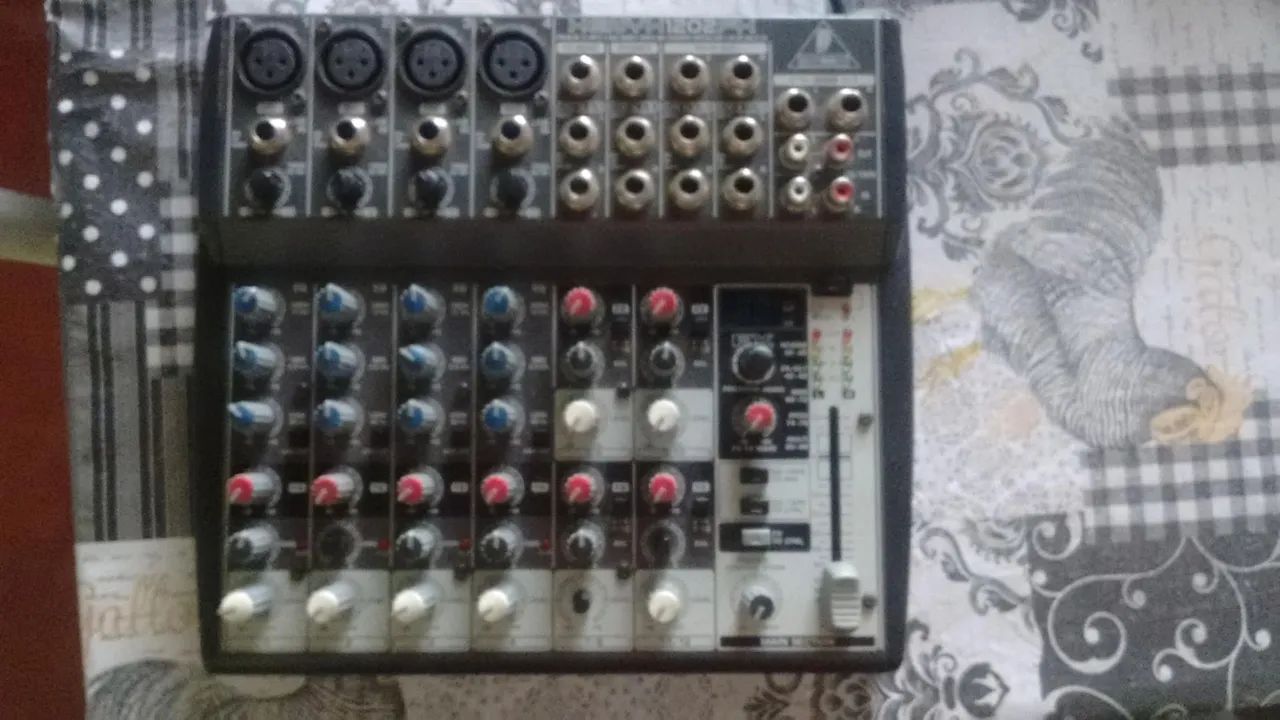 Mesa de som pequena