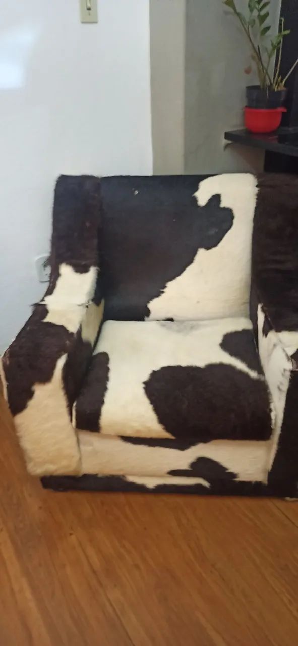 Poltrona confortável pele de vaca 