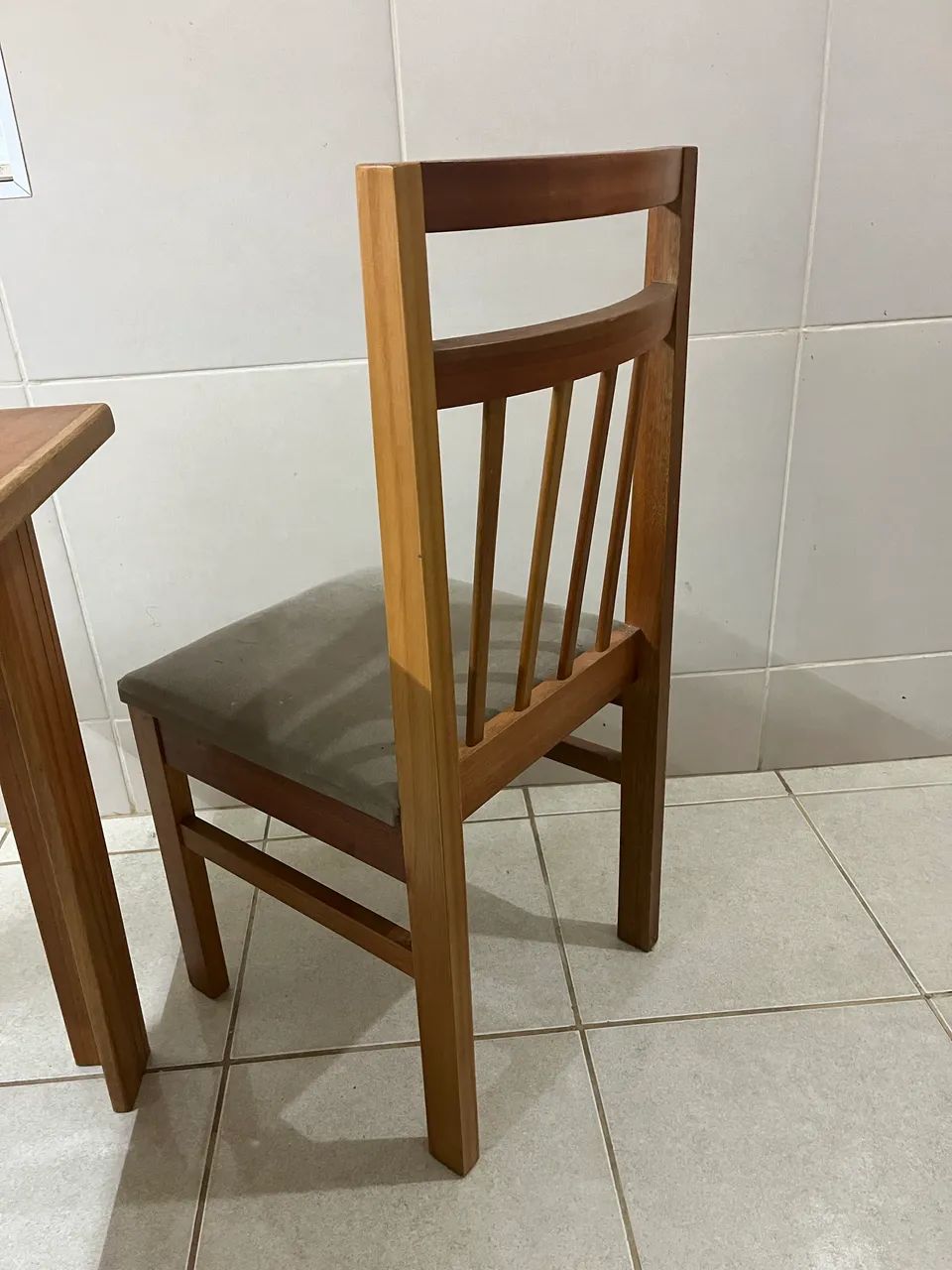 VENDO MESA DE MADEIRA MACIÇA  - Foto 2