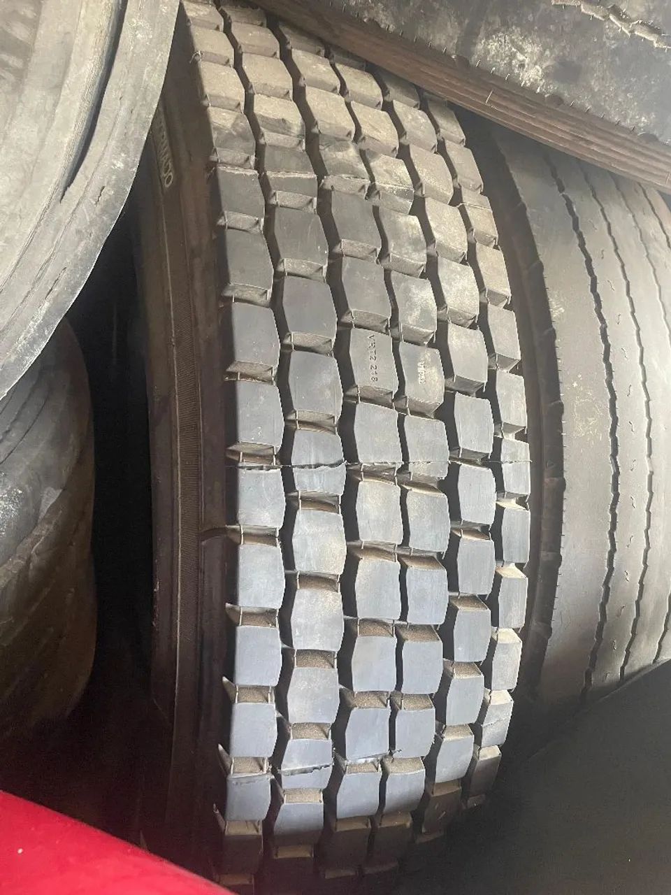 Pneus, coroa e pião  - Foto 2