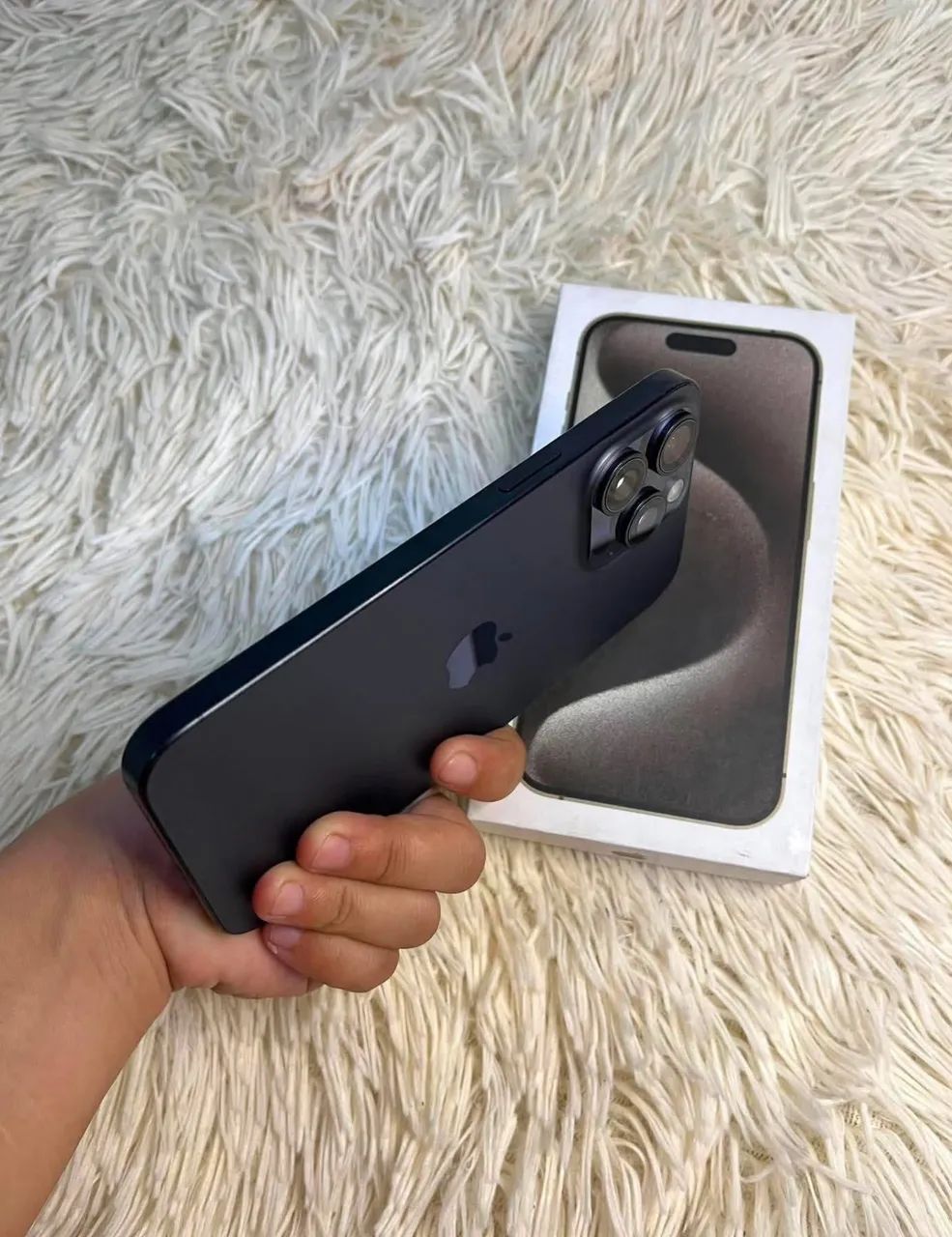 IPHONE 15 PRO MAX 256GB VALOR A NEGOCIAR - Celulares e Smartphones