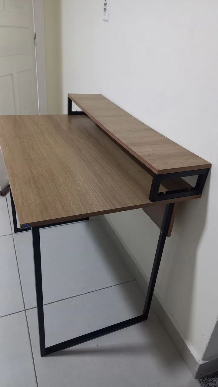 Mesa de trabalho super conservada  - Foto 3