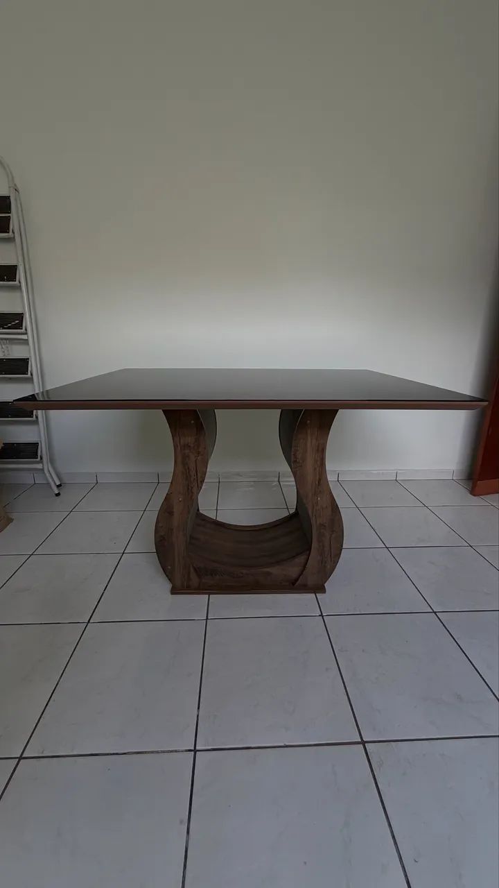     Mesa de Jantar de Vidro com 4 Cadeiras - Ótima Oportunidade