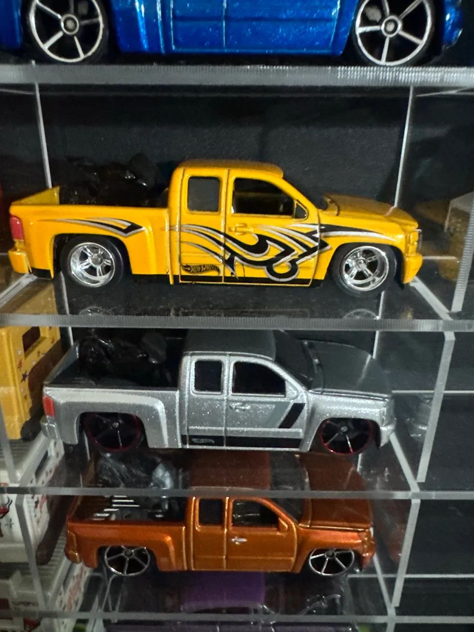 LOTE 4 SILVERADO (COM MOTO) HOTWHEELS  - Foto 3