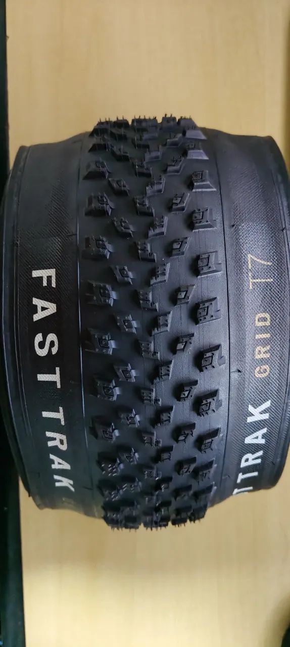 Pneu fast track grid T7