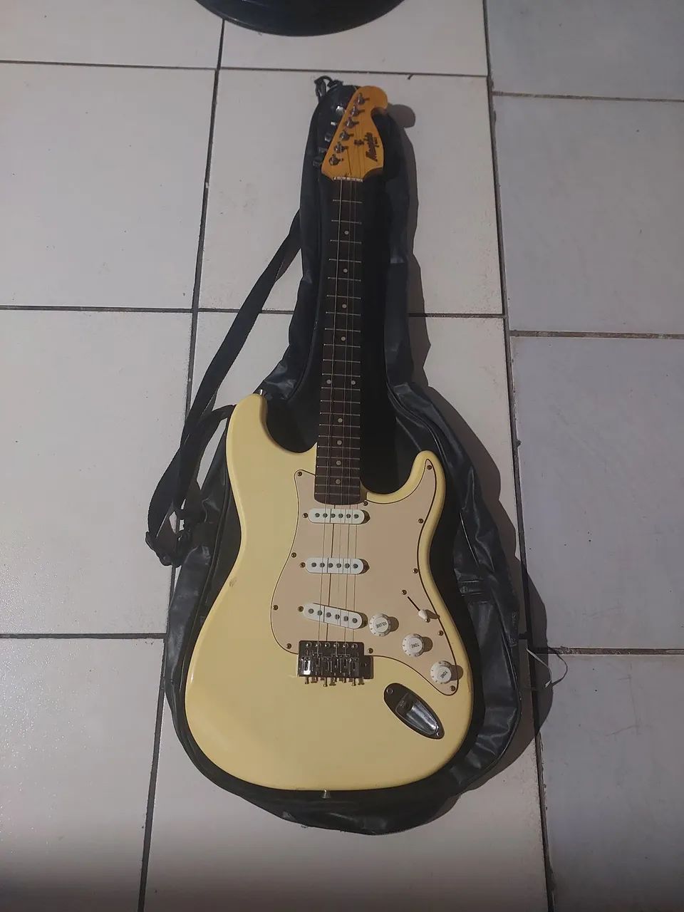 Guitarra mg32  - Foto 3