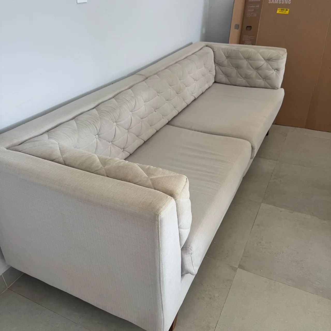 Excelente sofá de 3 lugares da Jacaúna 