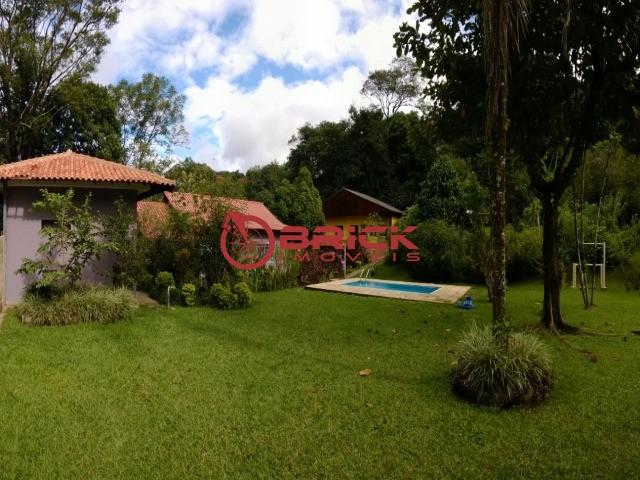 Lindo sítio em guapimirim com 2 casas e um chalé em um lindo condomínio com lazer.