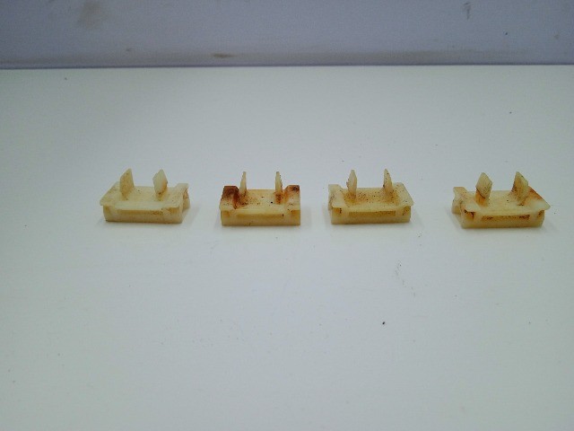 5304 04 Grampos Bucha Fixação Farol Monza 1982 a 1990 - Foto 5
