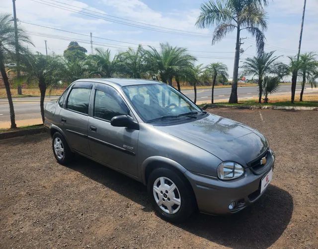 Comprar Sedan Chevrolet Corsa Sedan 1.0 4P Classic Prata 2010 em Bernardino  de Campos-SP